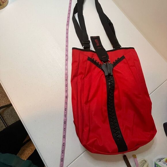 Jumbo zipper messenger bag red nylon. - Picture 5 of 8